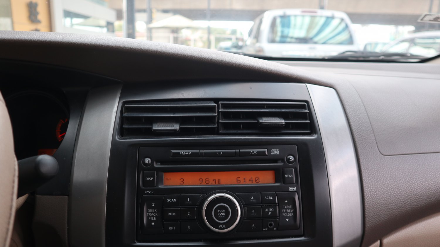 Nissan 日產 ／ Livina ／ 2010年 ／ 2010年Nissan Livina 銀色 日產中古車 ／ 成交區