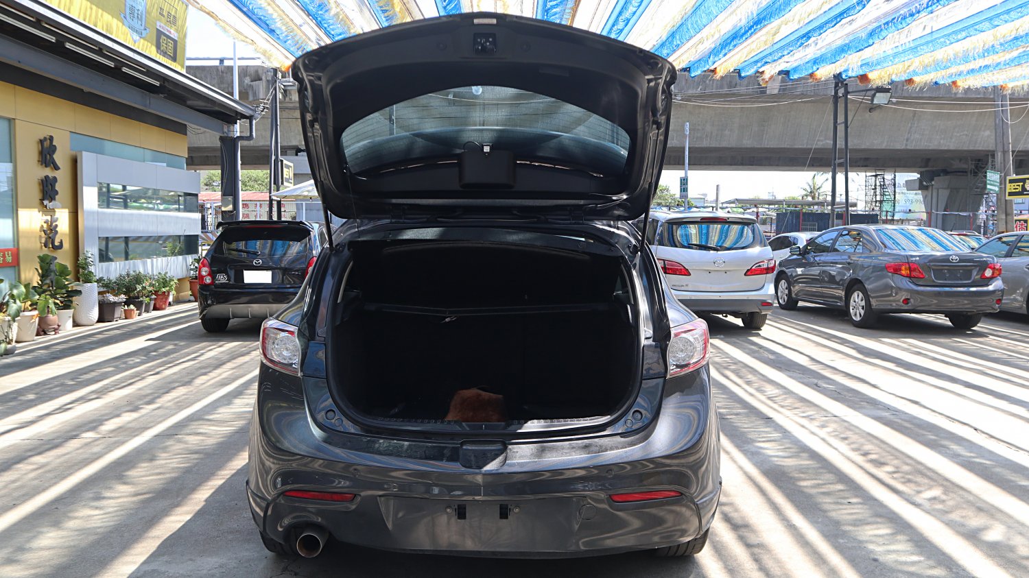 Mazda 馬自達 ／ Mazda 3 ／ 2011年 ／ 2011年Mazda 3 灰色 馬自達中古車 ／ 成交區