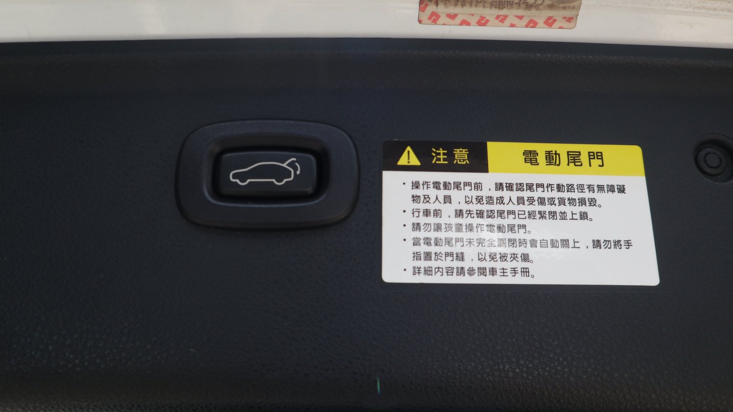 Luxgen 納智捷 ／ U6 ／ 2014年 ／ 2014年Luxgen U6 白色 納智捷中古車 ／ 成交區
