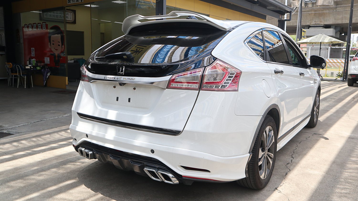 Luxgen 納智捷 ／ U6 ／ 2014年 ／ 2014年Luxgen U6 白色 納智捷中古車 ／ 成交區