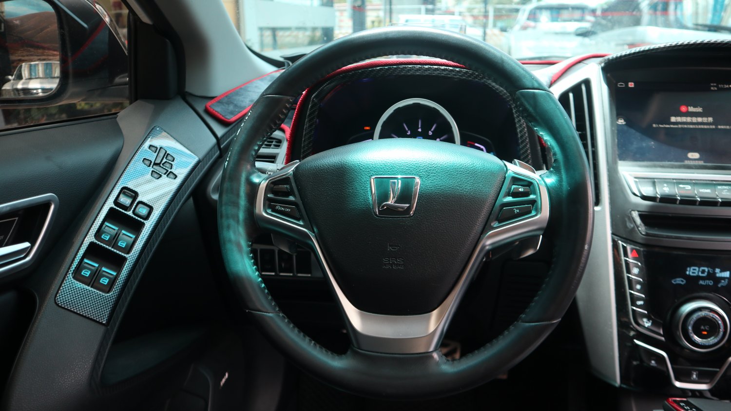 Luxgen 納智捷 ／ U6 ／ 2014年 ／ 2014年Luxgen U6 白色 納智捷中古車 ／ 成交區