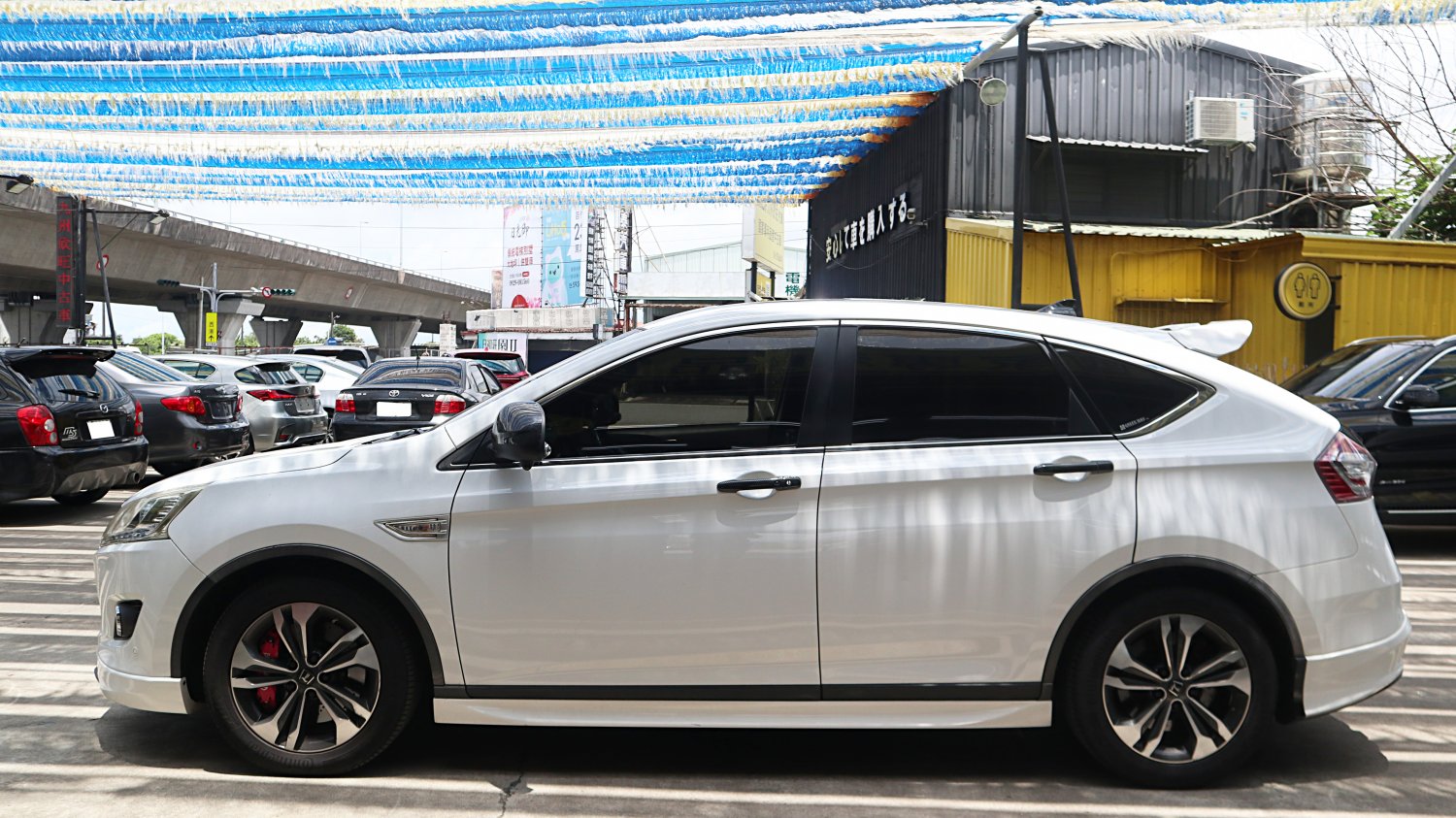 Luxgen 納智捷 ／ U6 ／ 2014年 ／ 2014年Luxgen U6 白色 納智捷中古車 ／ 成交區
