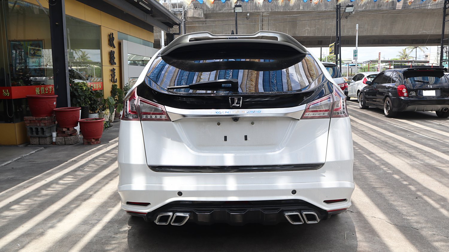 Luxgen 納智捷 ／ U6 ／ 2014年 ／ 2014年Luxgen U6 白色 納智捷中古車 ／ 成交區