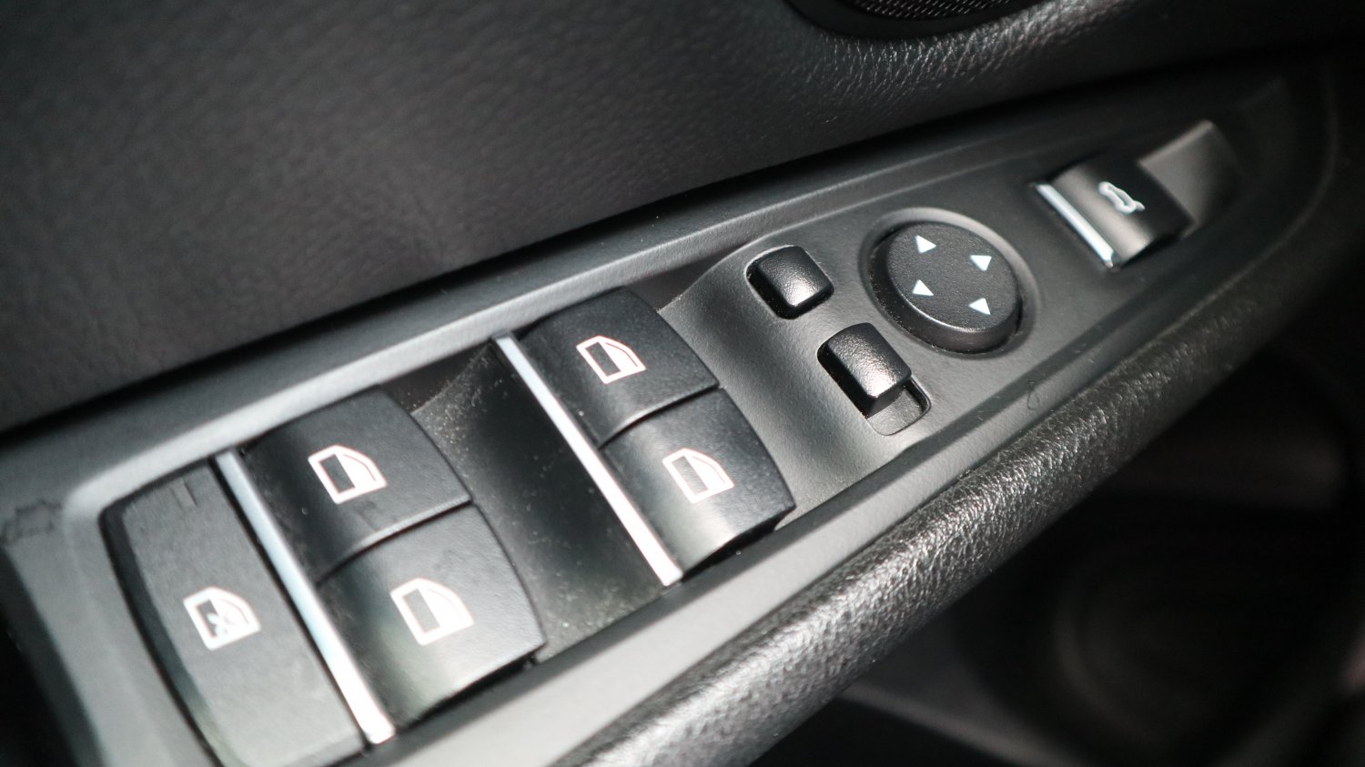 Bmw 寶馬 ／ X5 ／ 2015年 ／ 2015年BMW X5 黑色 寶馬中古車 ／ 成交區