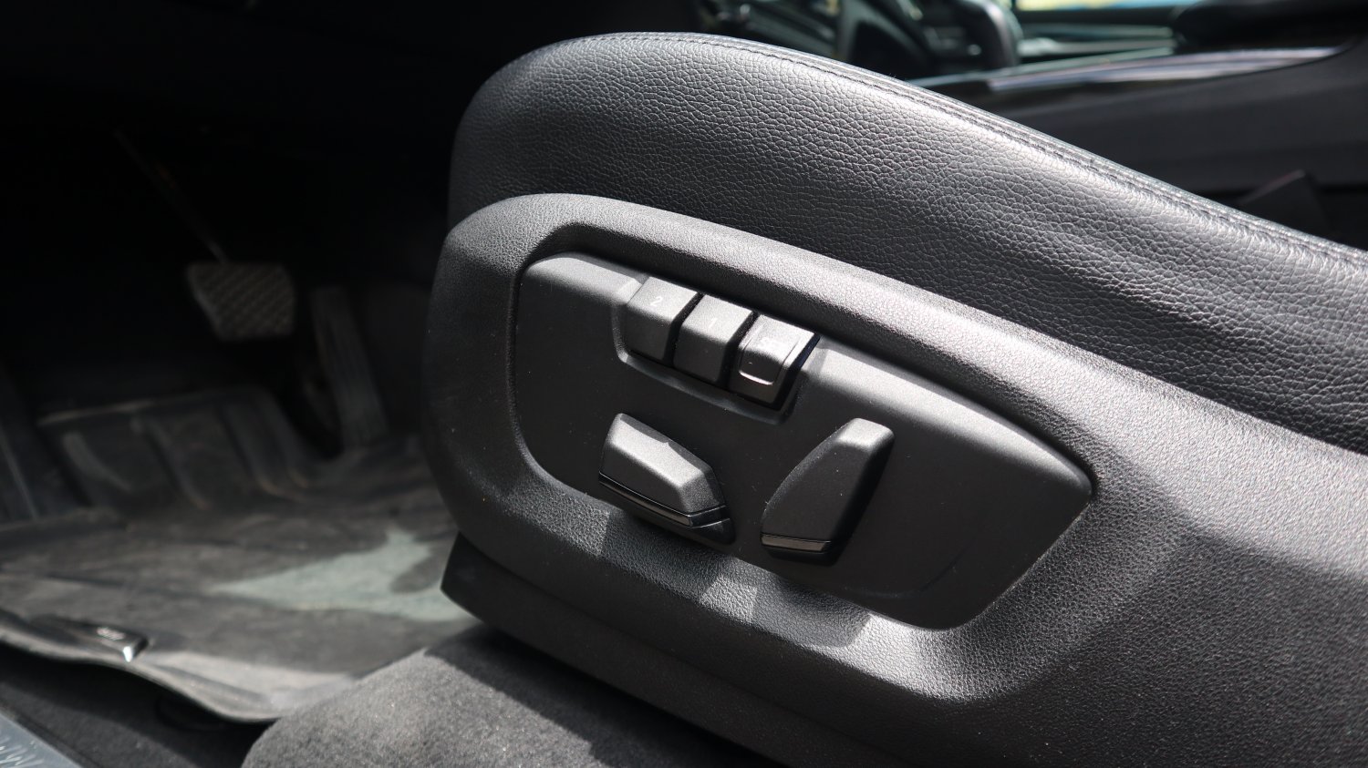 Bmw 寶馬 ／ X5 ／ 2015年 ／ 2015年BMW X5 黑色 寶馬中古車 ／ 成交區