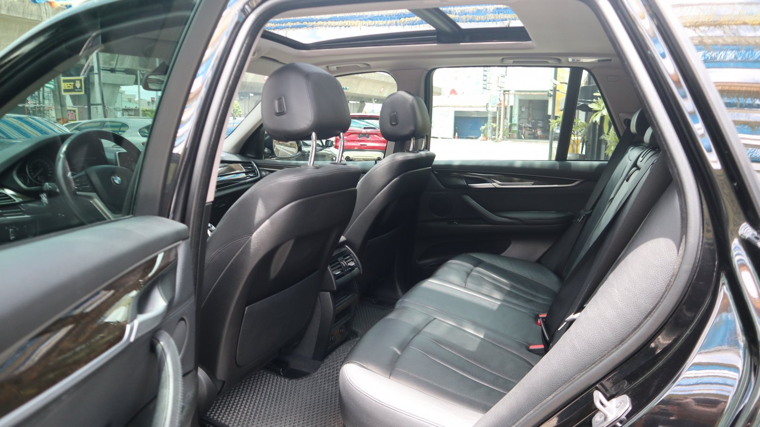Bmw 寶馬 ／ X5 ／ 2015年 ／ 2015年BMW X5 黑色 寶馬中古車 ／ 成交區