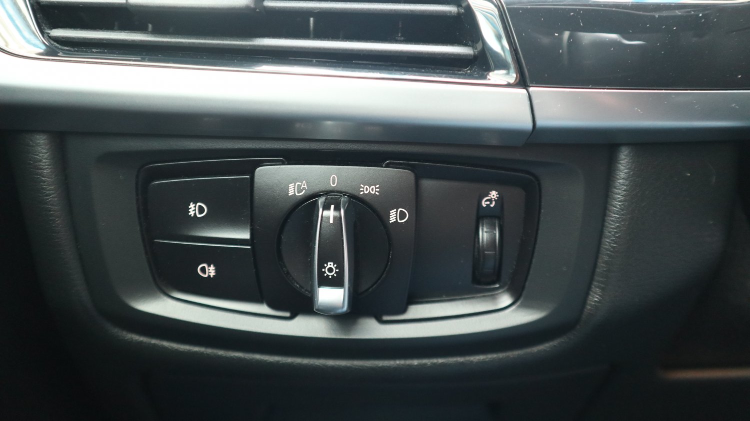 Bmw 寶馬 ／ X5 ／ 2015年 ／ 2015年BMW X5 黑色 寶馬中古車 ／ 成交區