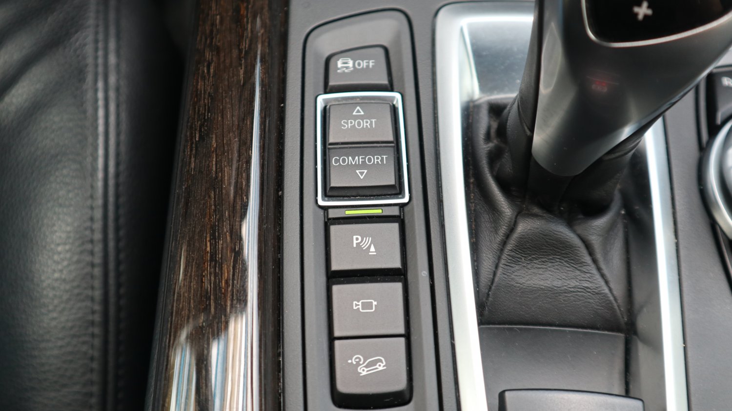 Bmw 寶馬 ／ X5 ／ 2015年 ／ 2015年BMW X5 黑色 寶馬中古車 ／ 成交區