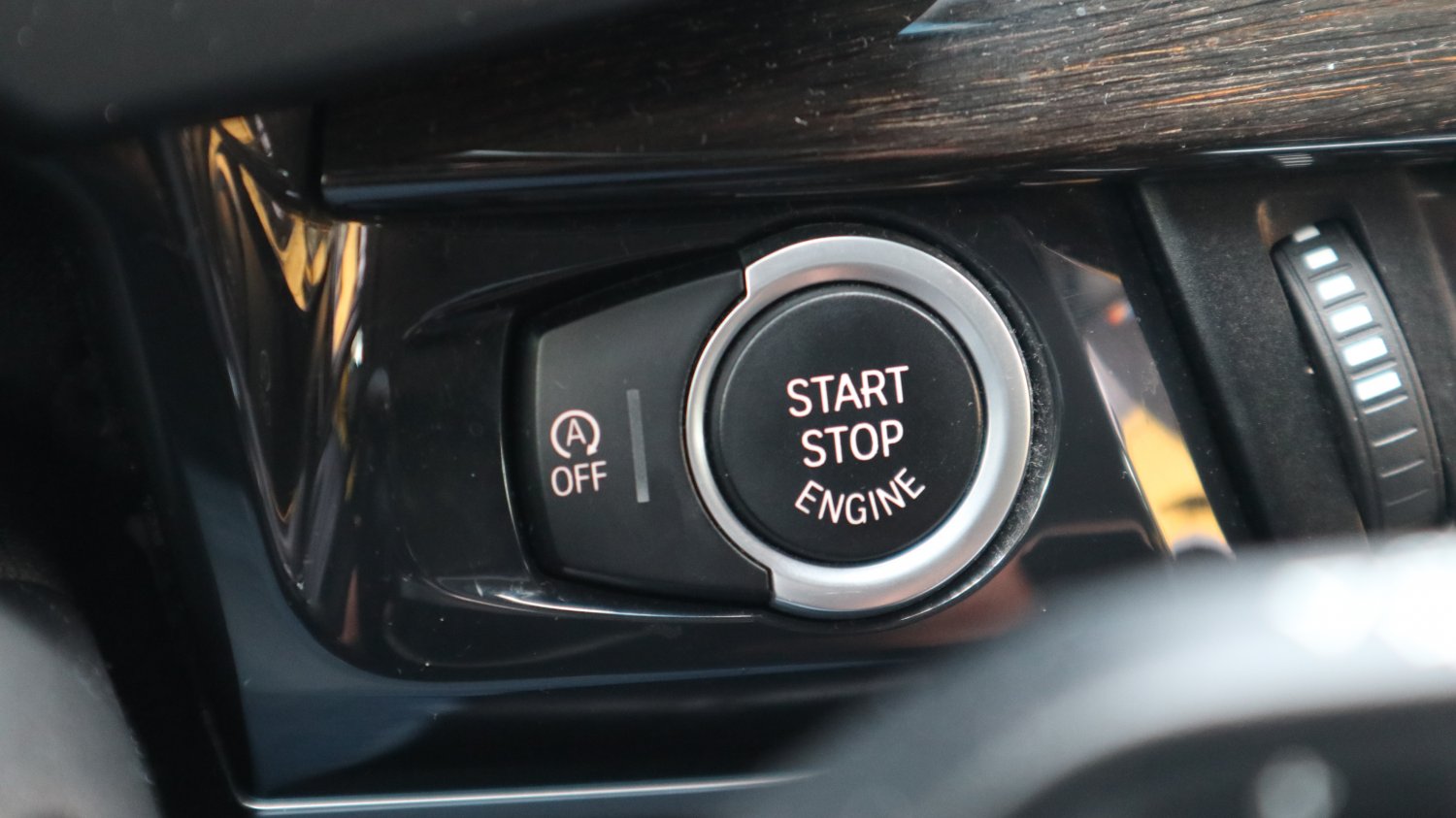 Bmw 寶馬 ／ X5 ／ 2015年 ／ 2015年BMW X5 黑色 寶馬中古車 ／ 成交區