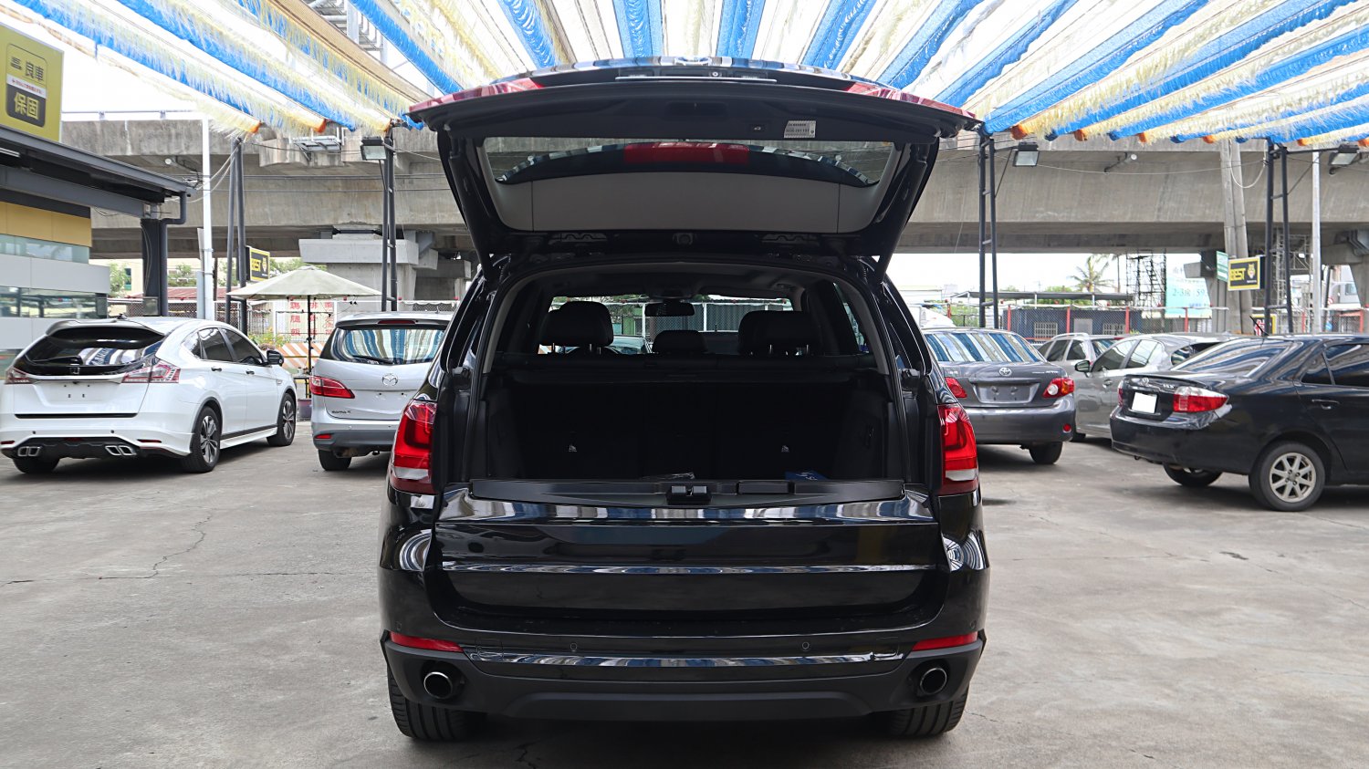 Bmw 寶馬 ／ X5 ／ 2015年 ／ 2015年BMW X5 黑色 寶馬中古車 ／ 成交區