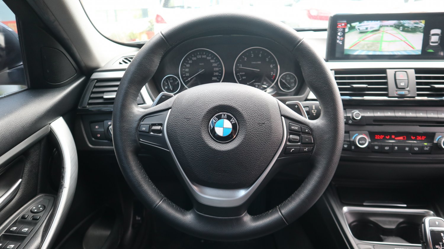 Bmw 寶馬 ／ 3-Series ／ 2015年 ／ 2015年BMW 320I 灰色 寶馬中古車 ／ 九肇匯元汽車 (台南)