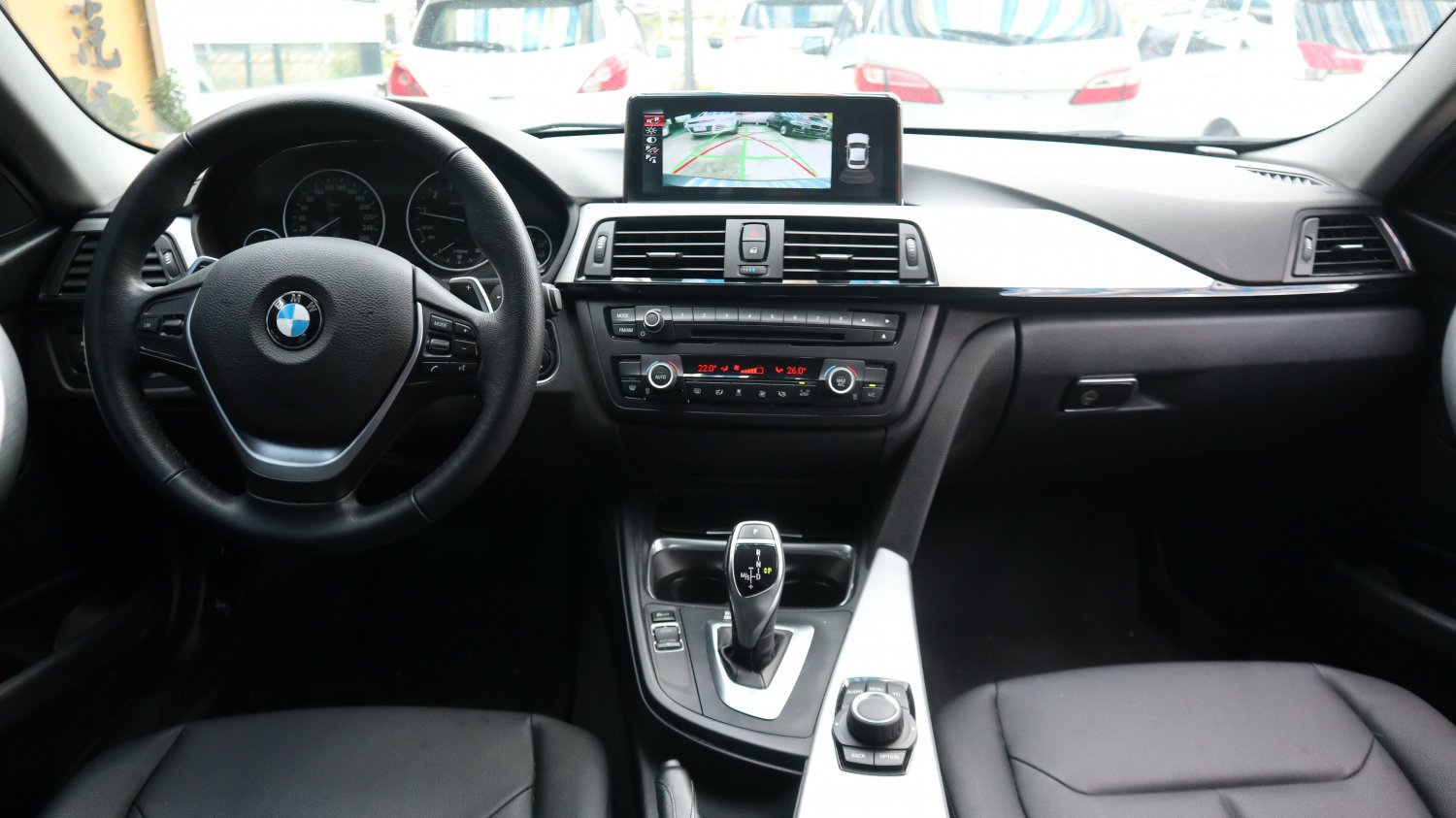 Bmw 寶馬 ／ 3-Series ／ 2015年 ／ 2015年BMW 320I 灰色 寶馬中古車 ／ 九肇匯元汽車 (台南)