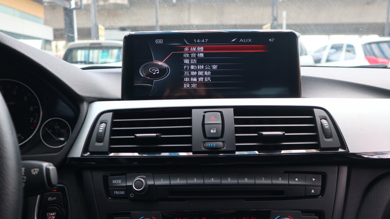 Bmw 寶馬 ／ 3-Series ／ 2015年 ／ 2015年BMW 320I 灰色 寶馬中古車 ／ 九肇匯元汽車 (台南)