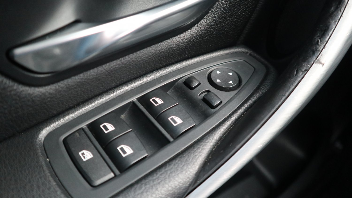 Bmw 寶馬 ／ 3-Series ／ 2015年 ／ 2015年BMW 320I 灰色 寶馬中古車 ／ 九肇匯元汽車 (台南)