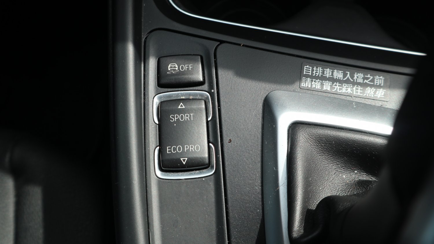 Bmw 寶馬 ／ 3-Series ／ 2015年 ／ 2015年BMW 320I 灰色 寶馬中古車 ／ 九肇匯元汽車 (台南)
