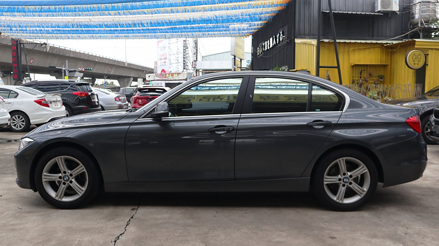 Bmw 寶馬 ／ 3-Series ／ 2015年 ／ 2015年BMW 320I 灰色 寶馬中古車 ／ 九州欣旺汽車 (台南)