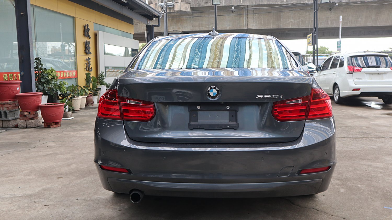 Bmw 寶馬 ／ 3-Series ／ 2015年 ／ 2015年BMW 320I 灰色 寶馬中古車 ／ 九肇匯元汽車 (台南)