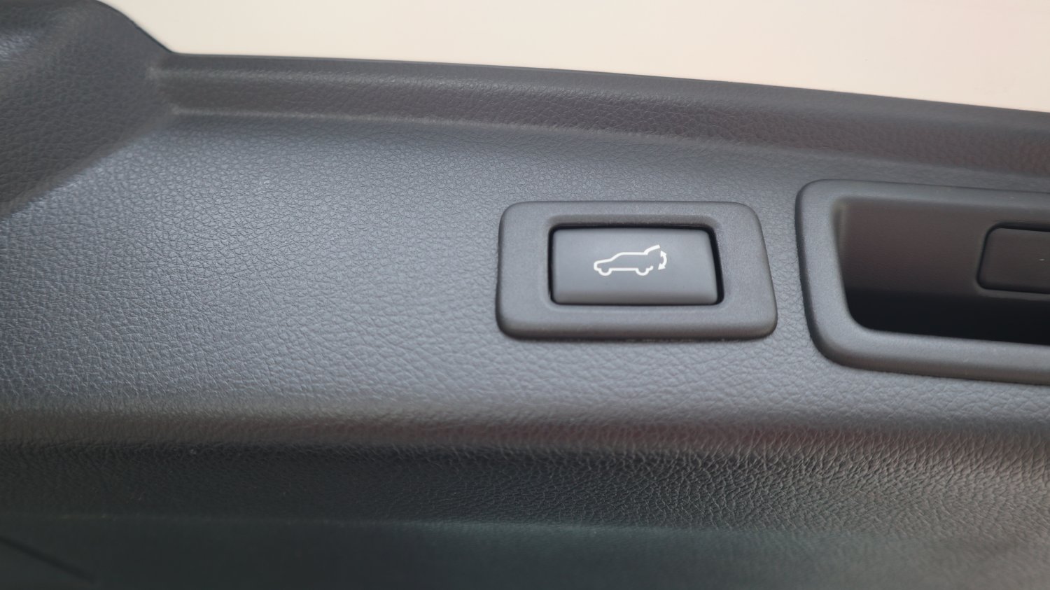 Subaru 速霸陸 ／ Forester ／ 2013年 ／ 2013年 Subaru Forester 白色 速霸陸中古休旅車 ／ 九肇匯元汽車 (台南)