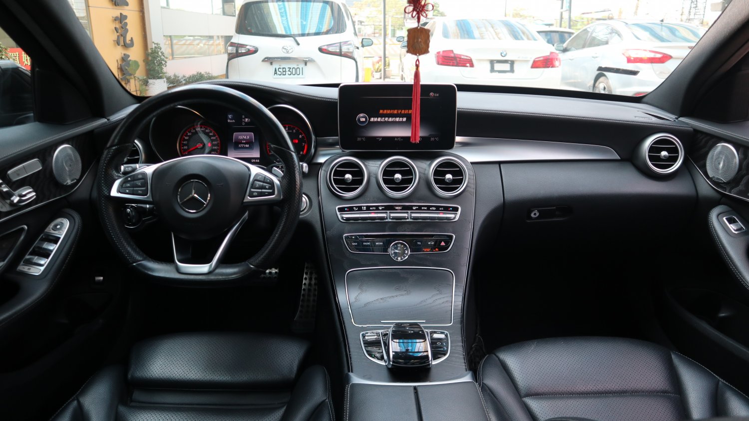 Benz 賓士 ／ C-Class ／ 2015年 ／ 2015年Benz C300 黑色 AMG 賓士中古車 ／ TA北安店(台南)