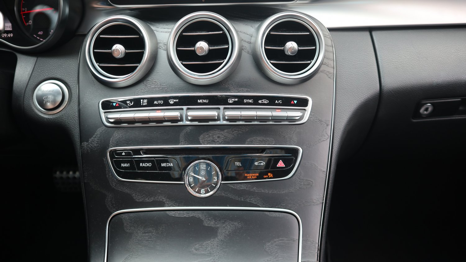 Benz 賓士 ／ C-Class ／ 2015年 ／ 2015年Benz C300 黑色 AMG 賓士中古車 ／ TA北安店(台南)