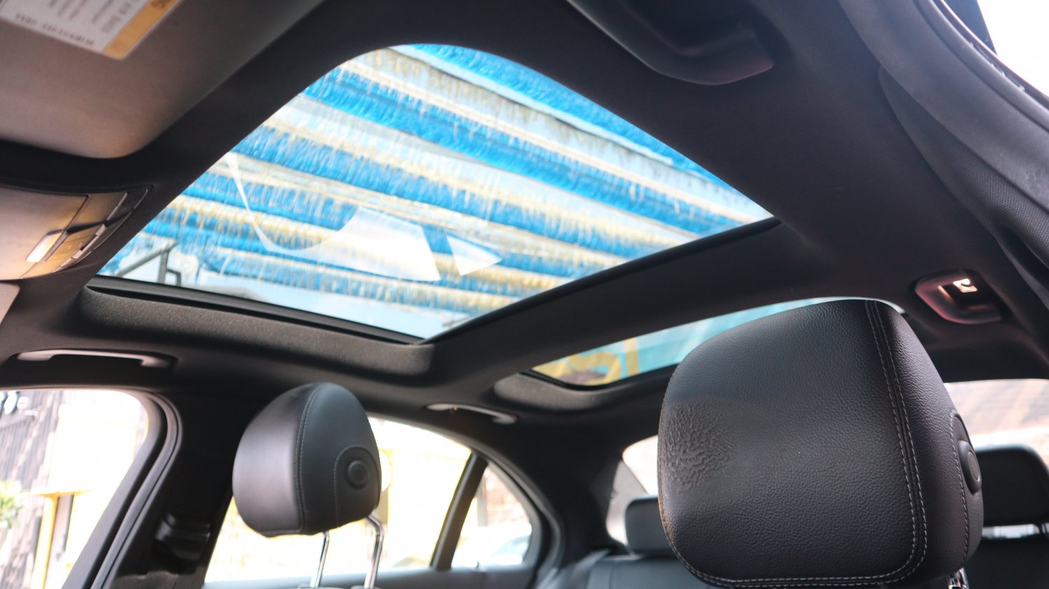 Benz 賓士 ／ C-Class ／ 2015年 ／ 2015年Benz C300 黑色 AMG 賓士中古車 ／ TA北安店(台南)