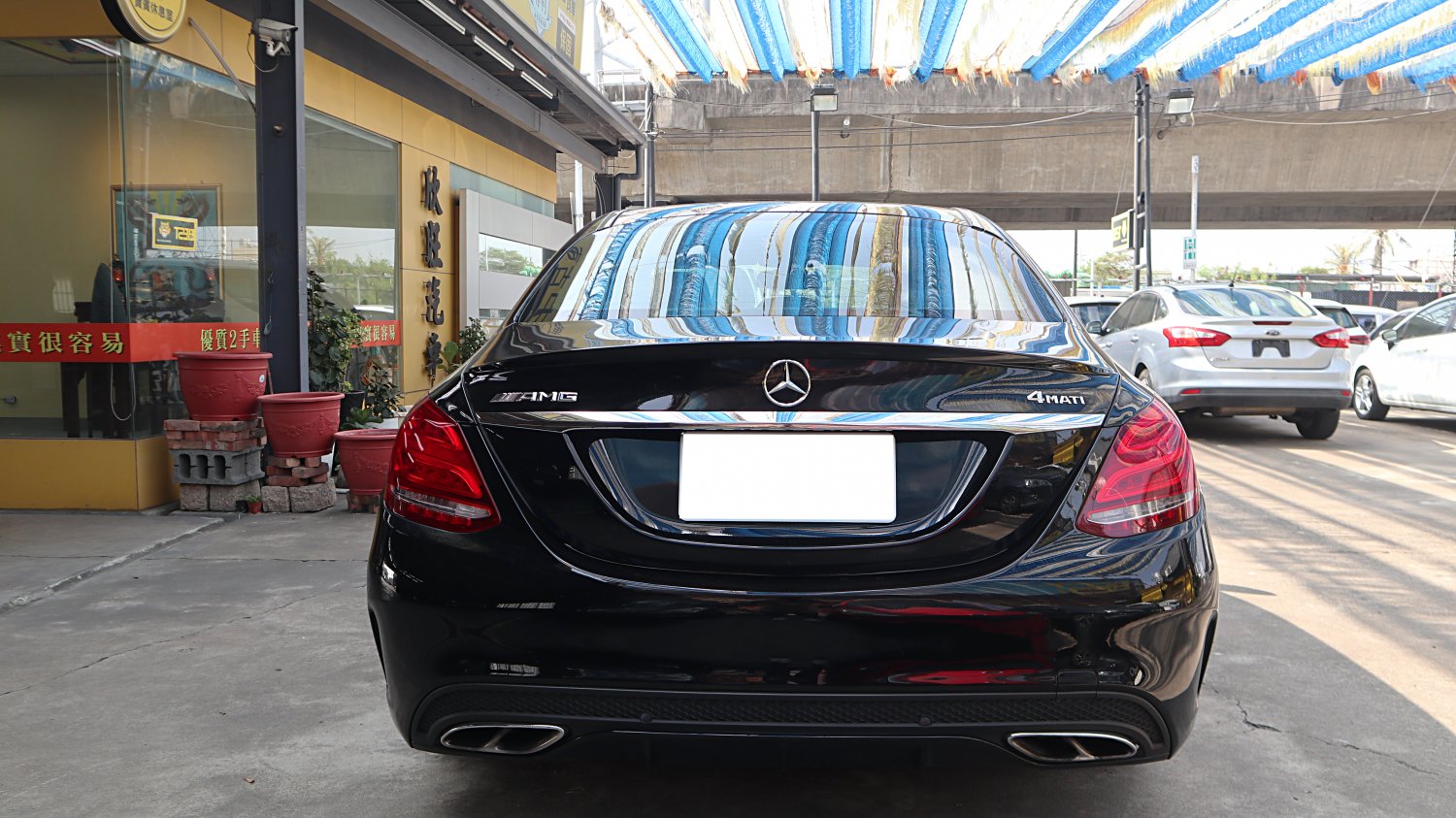 Benz 賓士 ／ C-Class ／ 2015年 ／ 2015年Benz C300 黑色 AMG 賓士中古車 ／ TA北安店(台南)