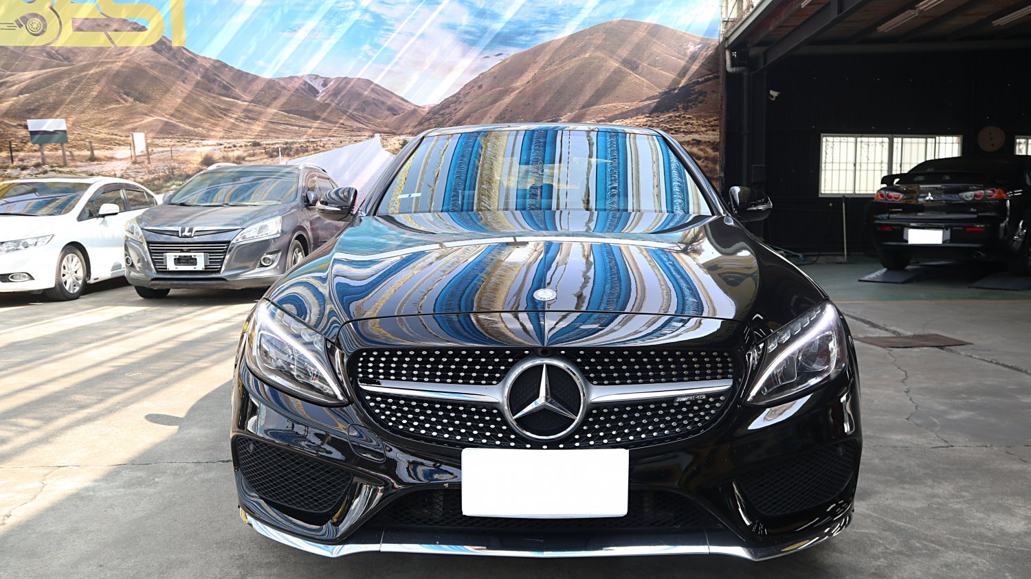 Benz 賓士 ／ C-Class ／ 2015年 ／ 2015年Benz C300 黑色 AMG 賓士中古車 ／ TA北安店(台南)