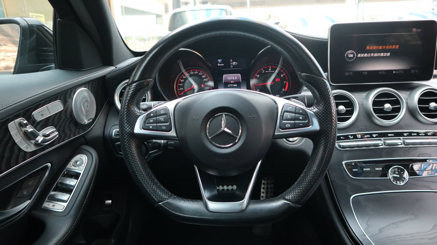 Benz 賓士 ／ C-Class ／ 2015年 ／ 2015年Benz C300 黑色 AMG 賓士中古車 ／ TA北安店(台南)