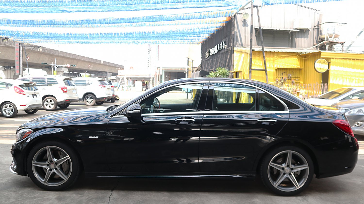 Benz 賓士 ／ C-Class ／ 2015年 ／ 2015年Benz C300 黑色 AMG 賓士中古車 ／ TA北安店(台南)
