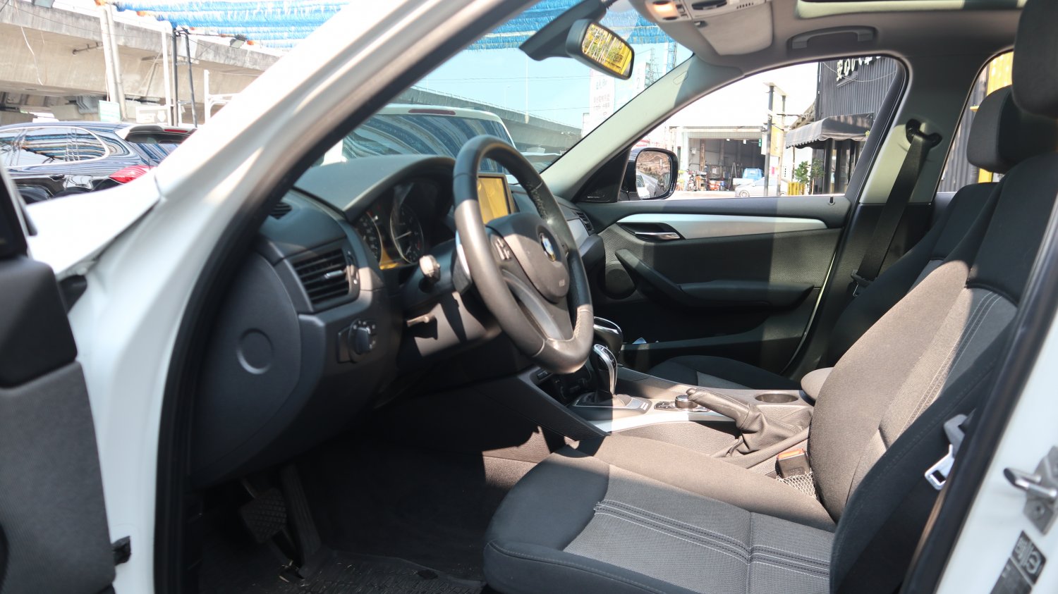 Bmw 寶馬 ／ X1 ／ 2012年 ／ 2012年 BMW X1 白色 寶馬中古車 ／ 九肇匯元汽車 (台南)