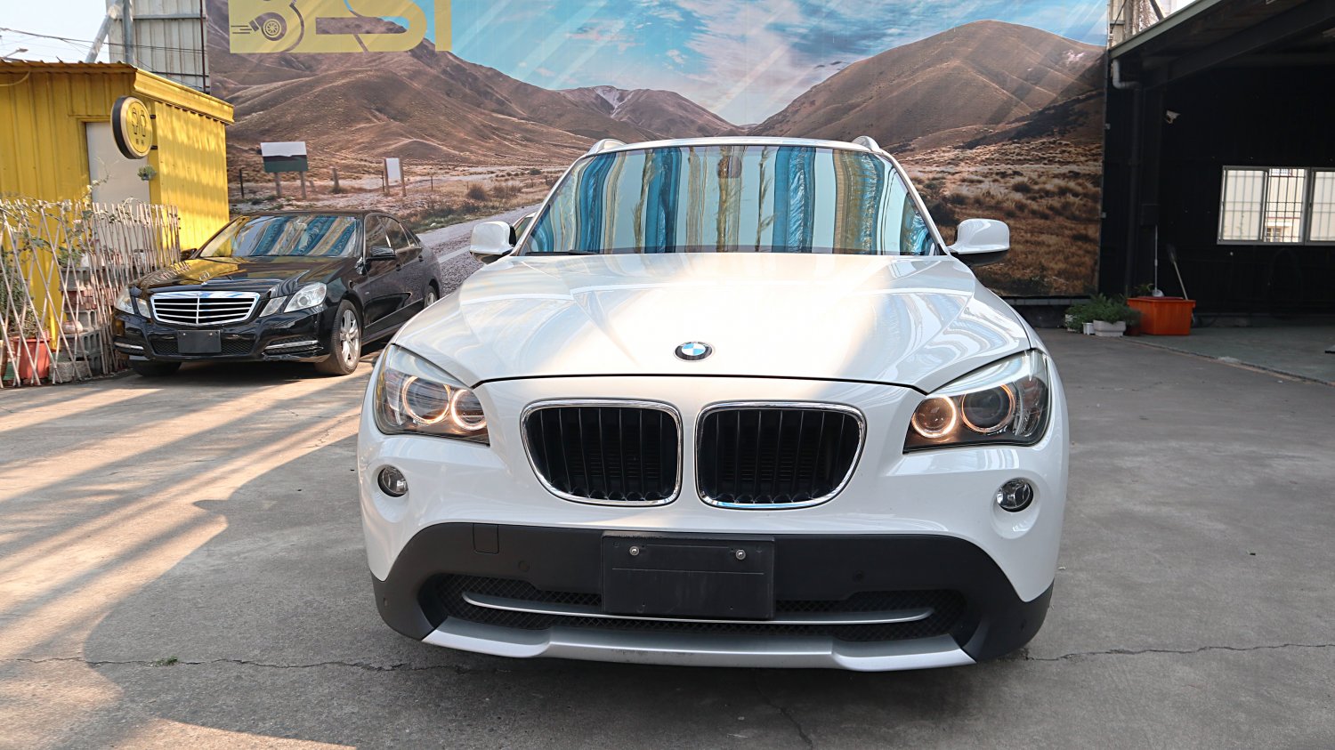 Bmw 寶馬 ／ X1 ／ 2012年 ／ 2012年 BMW X1 白色 寶馬中古車 ／ 九肇匯元汽車 (台南)