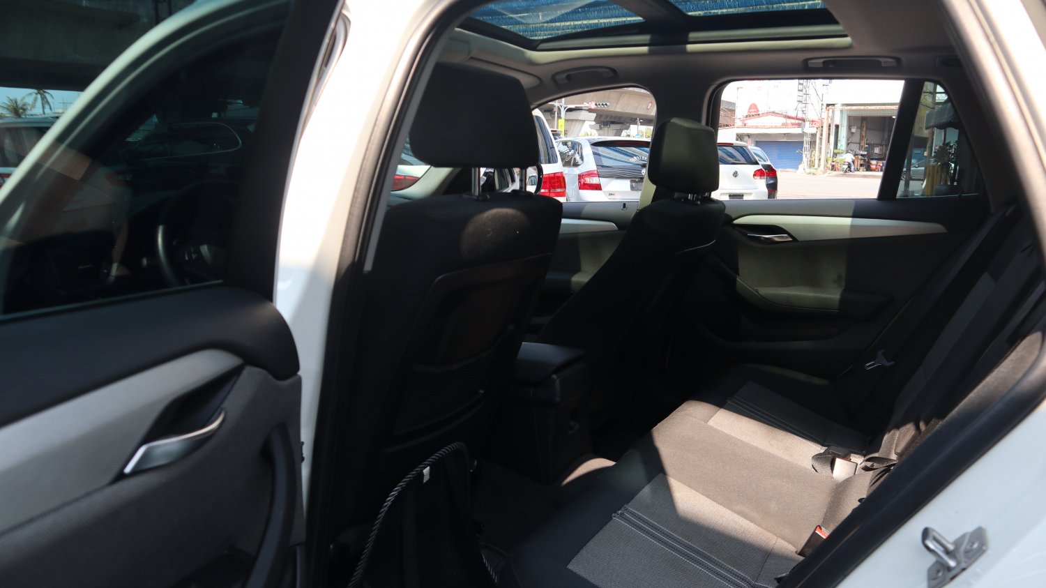 Bmw 寶馬 ／ X1 ／ 2012年 ／ 2012年 BMW X1 白色 寶馬中古車 ／ 九肇匯元汽車 (台南)