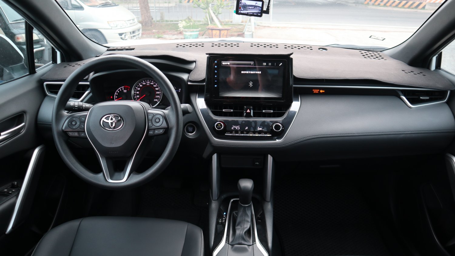Toyota 豐田 ／ Corolla ／ 2022年 ／ 2022年 Toyota Corolla  Cross  白色 豐田中古車 ／ 成交區