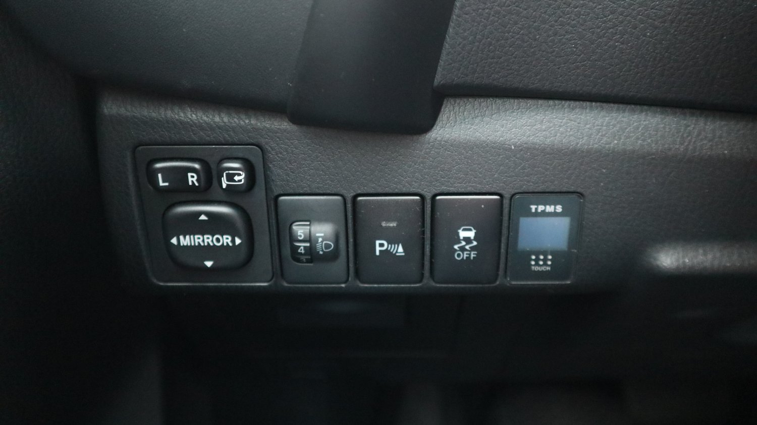 Toyota 豐田 ／ Altis ／ 2018年 ／ 2018年 Toyota Altis 灰色 豐田中古車 ／ 九肇匯元汽車 (台南)