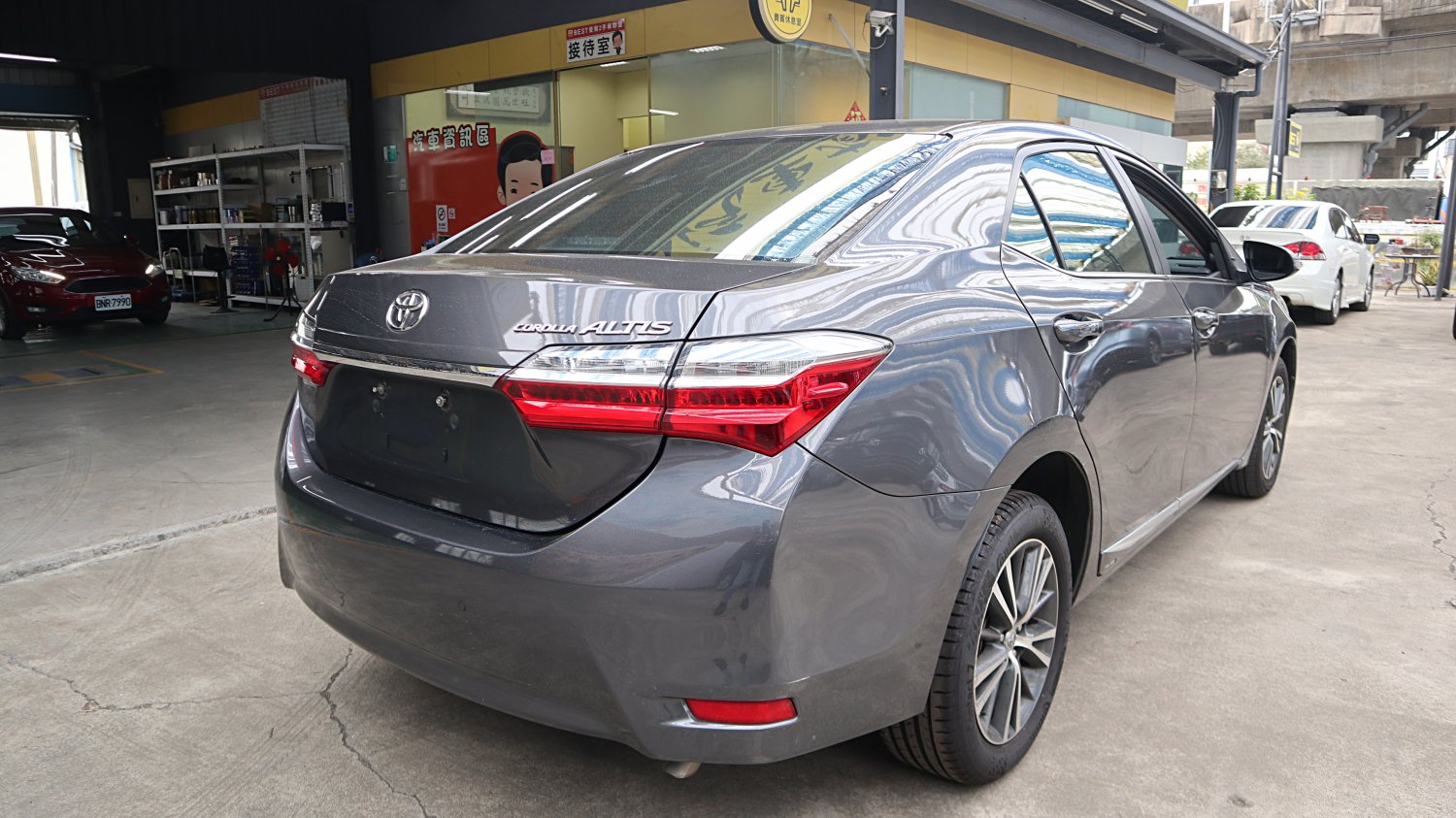 Toyota 豐田 ／ Altis ／ 2018年 ／ 2018年 Toyota Altis 灰色 豐田中古車 ／ 九肇匯元汽車 (台南)
