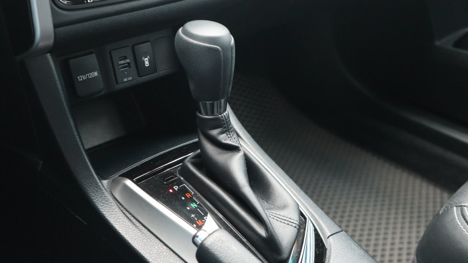 Toyota 豐田 ／ Altis ／ 2018年 ／ 2018年 Toyota Altis 灰色 豐田中古車 ／ 九肇匯元汽車 (台南)