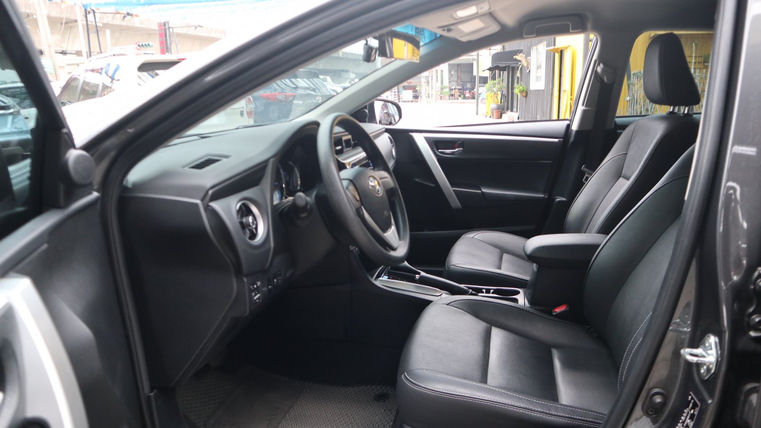 Toyota 豐田 ／ Altis ／ 2018年 ／ 2018年 Toyota Altis 灰色 豐田中古車 ／ 九肇匯元汽車 (台南)