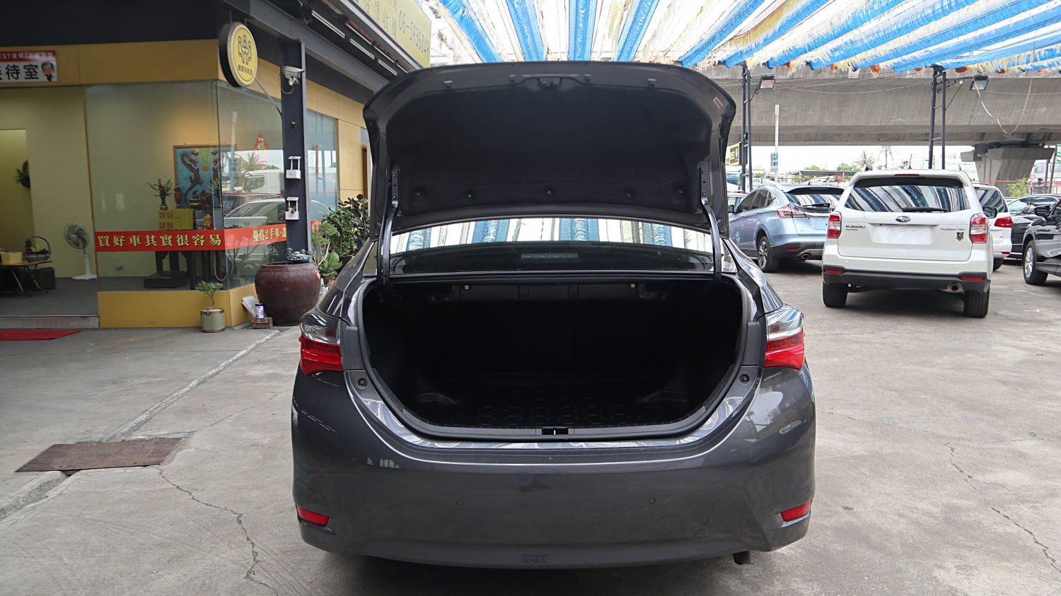Toyota 豐田 ／ Altis ／ 2018年 ／ 2018年 Toyota Altis 灰色 豐田中古車 ／ 九肇匯元汽車 (台南)