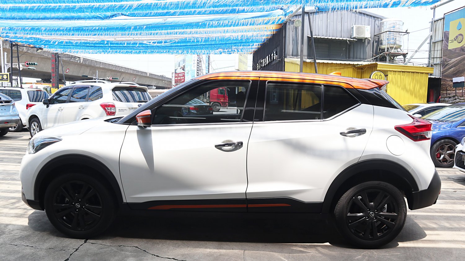 Nissan 日產 ／ Kicks ／ 2021年 ／ 2021年Nissan Kicks 橙黃白色 日產中古車 ／ MG車庫(台南)