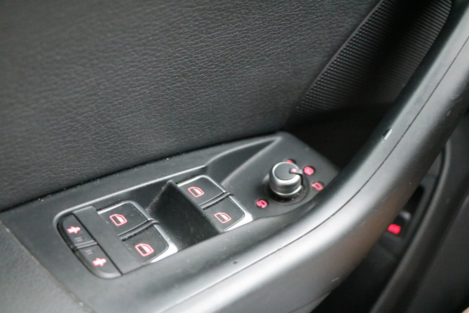 Audi 奧迪 ／ Q3 ／ 2016年 ／ 2016 年 Audi Q3 黑色 奧迪中古車 ／ MG車庫(台南)