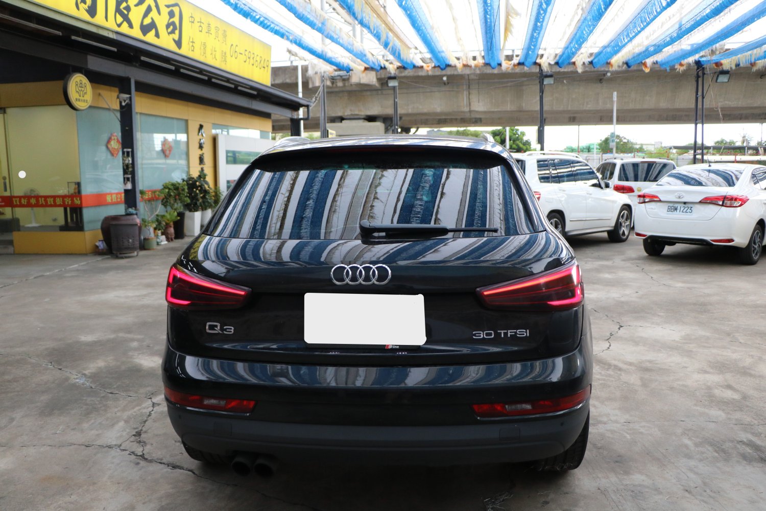 Audi 奧迪 ／ Q3 ／ 2016年 ／ 2016 年 Audi Q3 黑色 奧迪中古車 ／ MG車庫(台南)