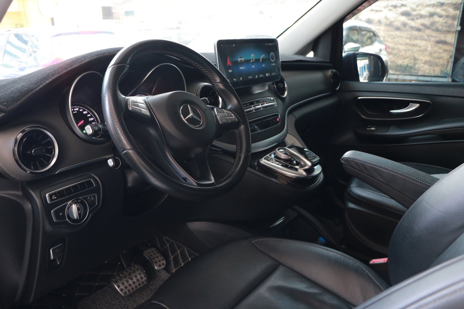 Benz 賓士 ／ V-Class ／ 2016年 ／ 2016年Benz V250D深灰色 賓士中古車 ／ 九肇匯元汽車 (台南)