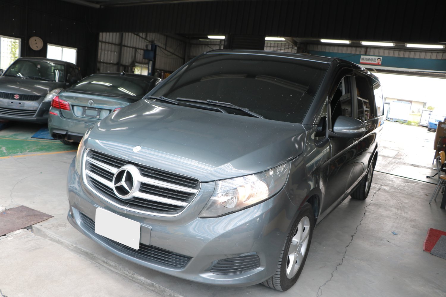 Benz 賓士/V-Class/2016/2143c.c/九肇匯元汽車 (台南)