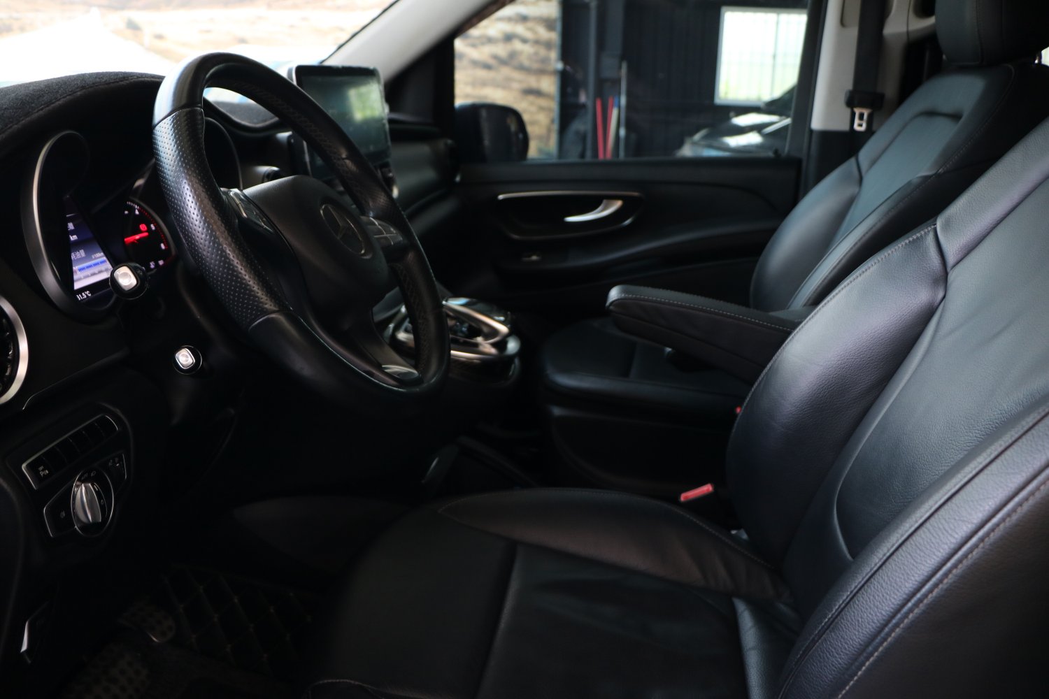 Benz 賓士 ／ V-Class ／ 2016年 ／ 2016年Benz V250D深灰色 賓士中古車 ／ 九肇匯元汽車 (台南)