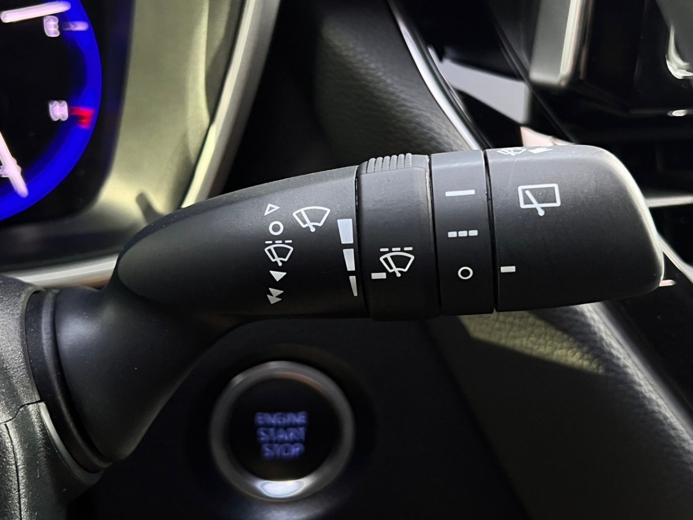 Toyota 豐田 ／ Auris ／ 2020年 ／ 2020年 Toyota Auris 銀黑色 豐田中古車 ／ 成交區