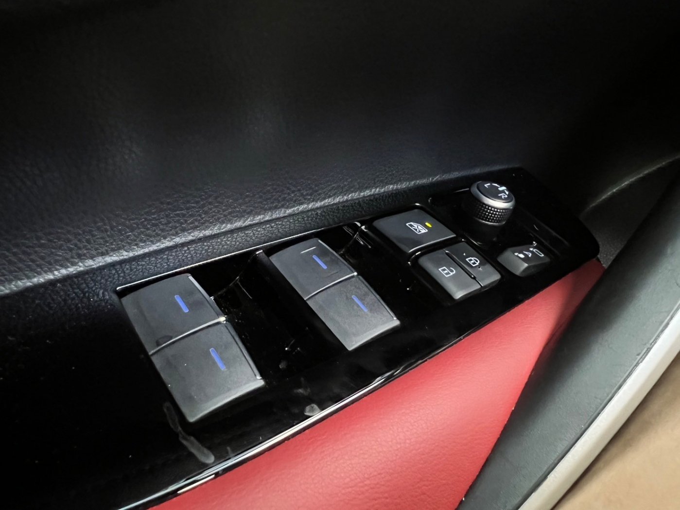 Toyota 豐田 ／ Auris ／ 2020年 ／ 2020年 Toyota Auris 銀黑色 豐田中古車 ／ 成交區