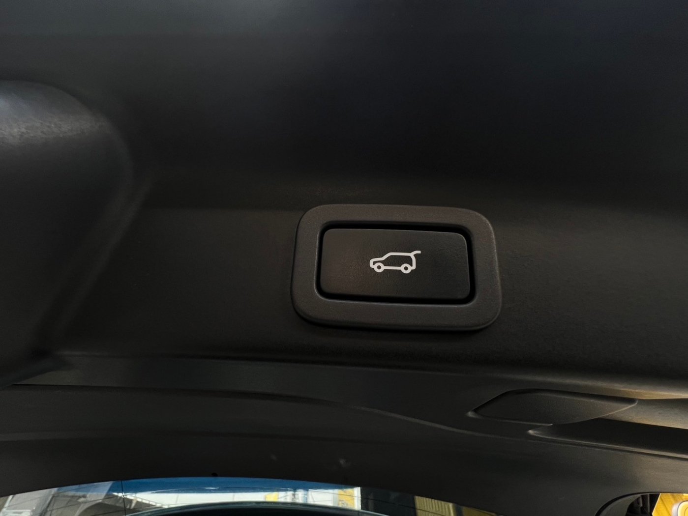 Jaguar 積架 ／ F-Pace ／ 2016年 ／ 2016年Jaguar F-Pace 白色 積架中古車 ／ 九肇匯元汽車 (台南)
