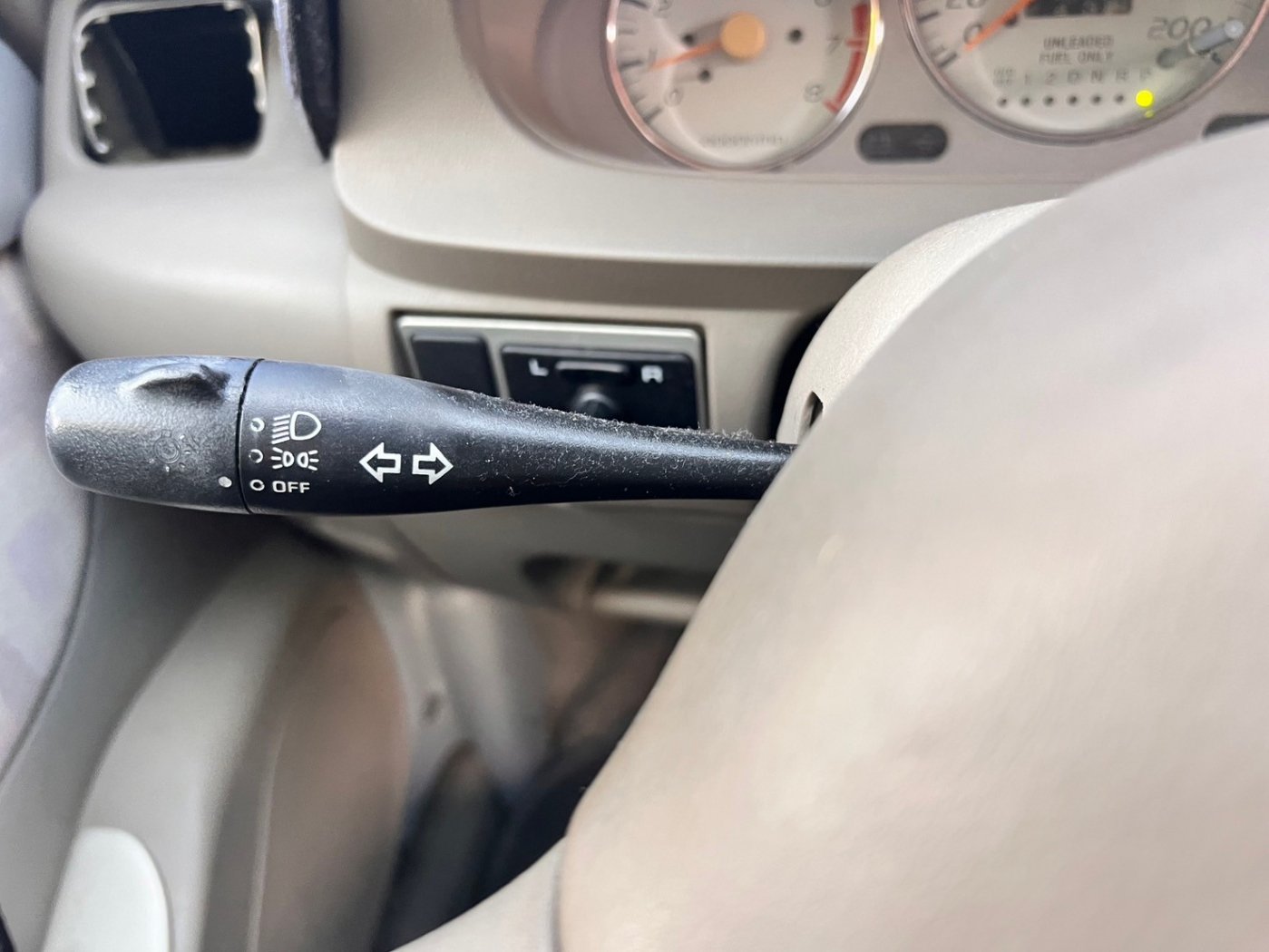 Nissan 日產 ／ March ／ 2001年 ／ 2001年Nissan March 白色 日產中古車 ／ 高拍