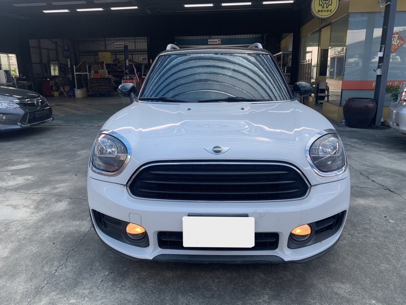 Mini 迷你 ／ Cooper ／ 2017年 ／ 2017年Mini Cooper  白黑色 迷你中古車 ／ MG車庫(台南)