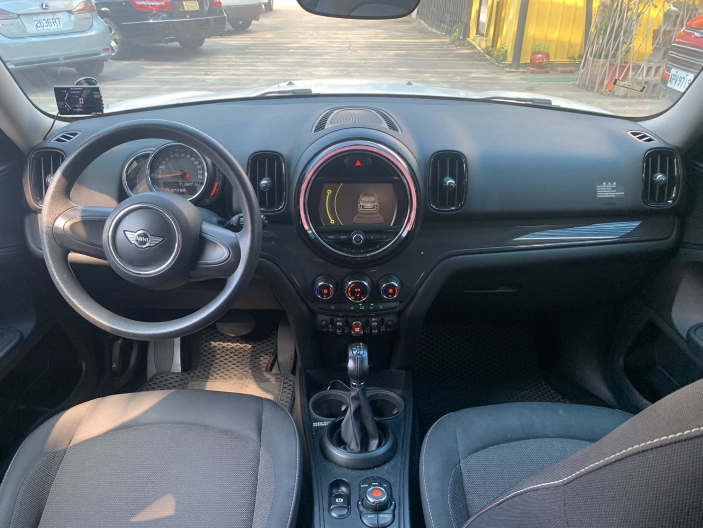 Mini 迷你 ／ Cooper ／ 2017年 ／ 2017年Mini Cooper  白黑色 迷你中古車 ／ MG車庫(台南)